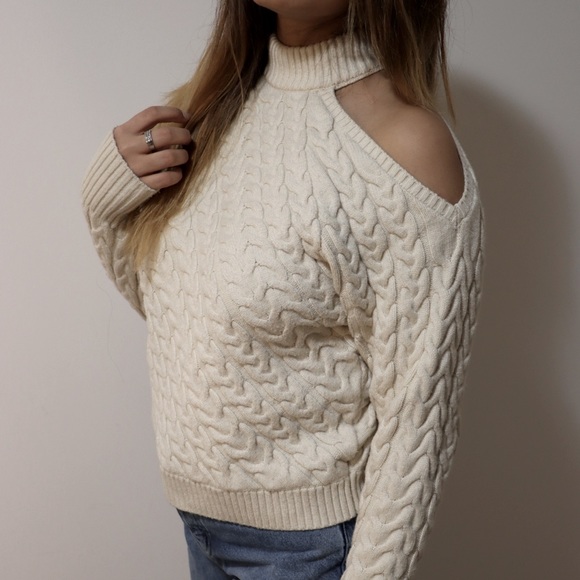 Zara Cut Out Sweater - Picture 1 of 4